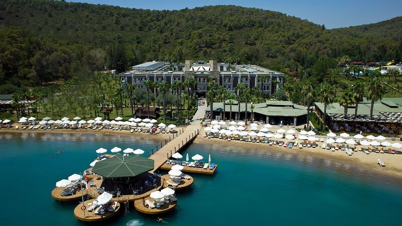 Crystal Green Bay Resort & Spa