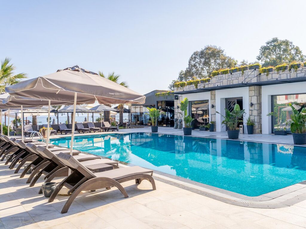 Moyo Luxury Boutique Hotel & Beach