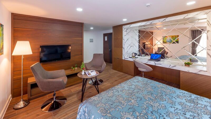 Novel Center Point Hotel