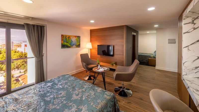 Novel Center Point Hotel