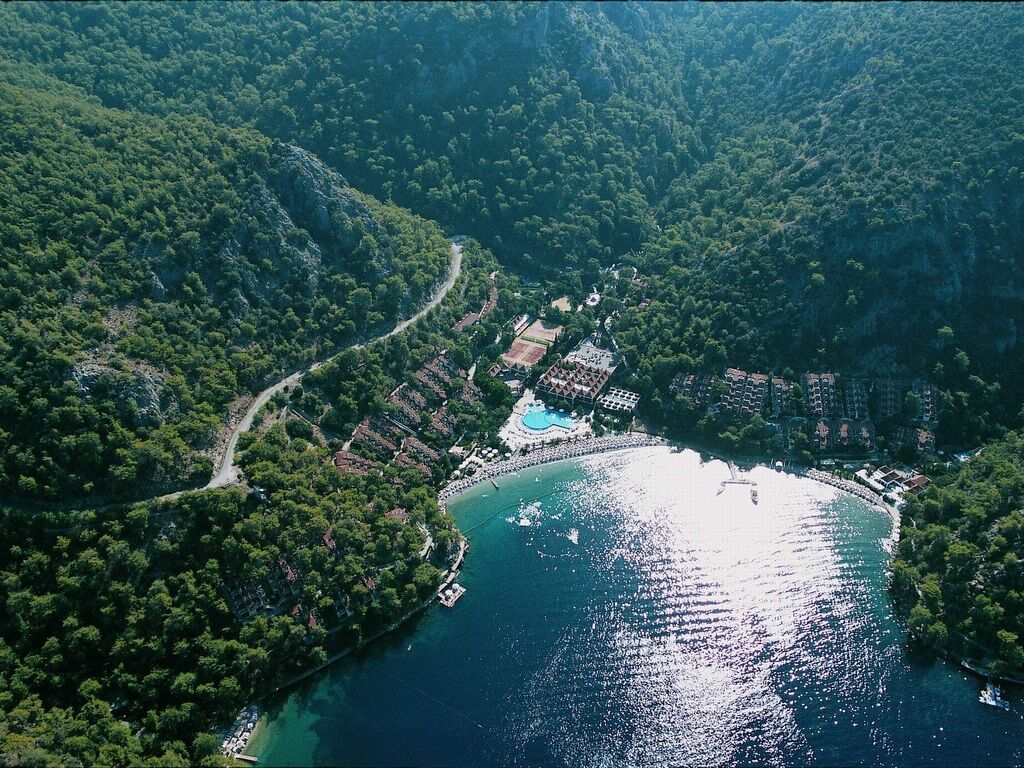 Hillside Beach Club